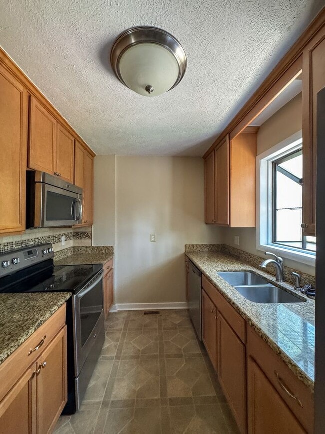 Building Photo - Cute 3 Bed 1.5 Bath Home Near Fort Bragg