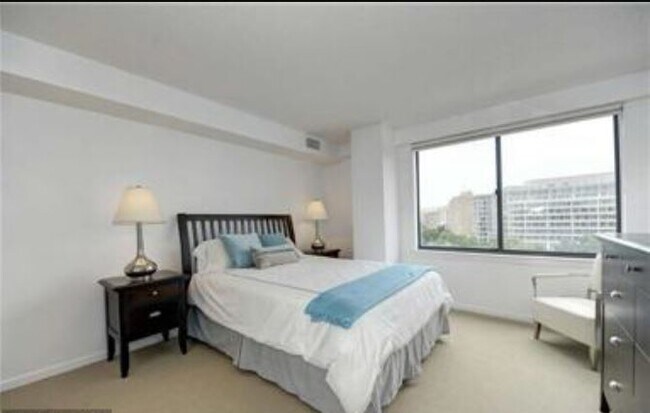 Master bedroom - 3 Washington Cir NW