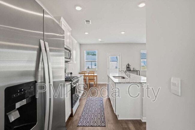 Building Photo - 626 Quartz Ln