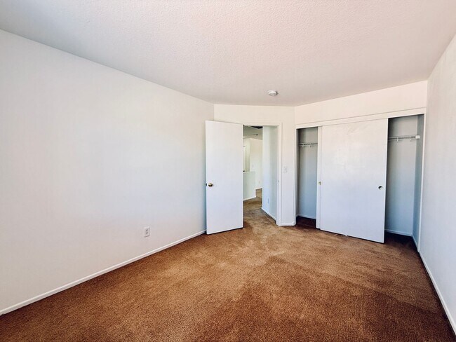 Building Photo - Available Now-Lovely Two Story Home!  Make it yours!