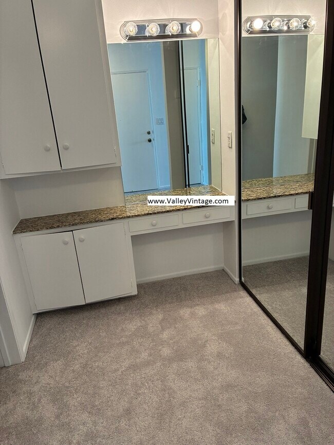 Building Photo - 11687 S Montana Ave