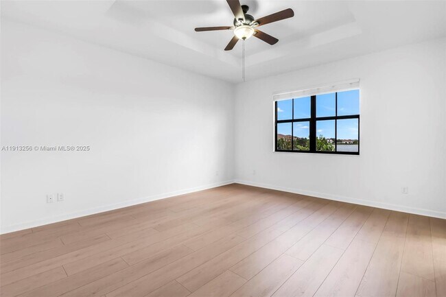 Building Photo - 9583 Town Parc Cir N