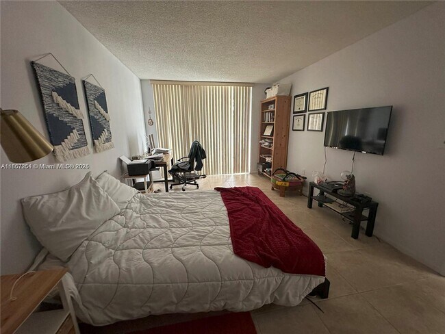 Building Photo - 1300 NE Miami Gardens Dr