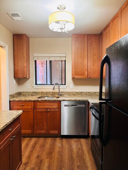 Building Photo - 2807 Lee Oaks Ct