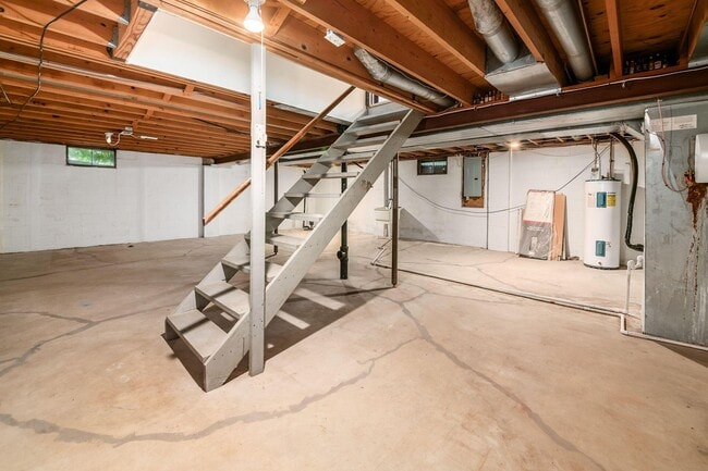 Building Photo - 1032 Kirk Ave