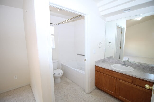 Building Photo - Amazing 5 bedroom home in Desirable Crown Hill Mesa on West Side of town
