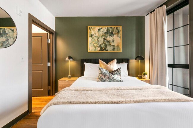 Building Photo - 611 Commerce St