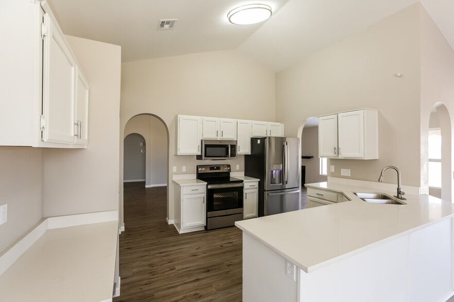 Building Photo - 4626 N 106th Ave