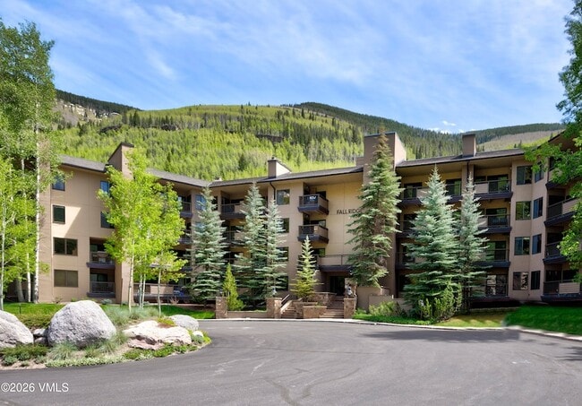 Building Photo - 1650 Fall Ridge Rd
