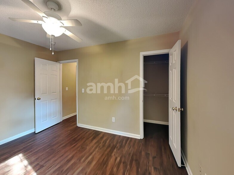 Building Photo - 5008 Lonita St