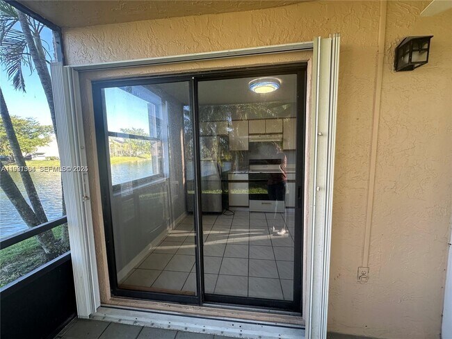 Building Photo - 1080 N Franklin Ave