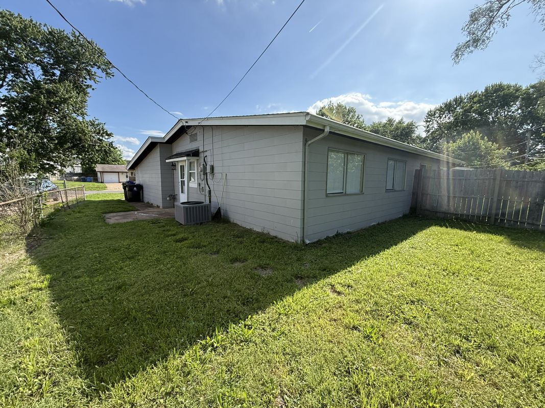 Building Photo - 651 Southwell Ln