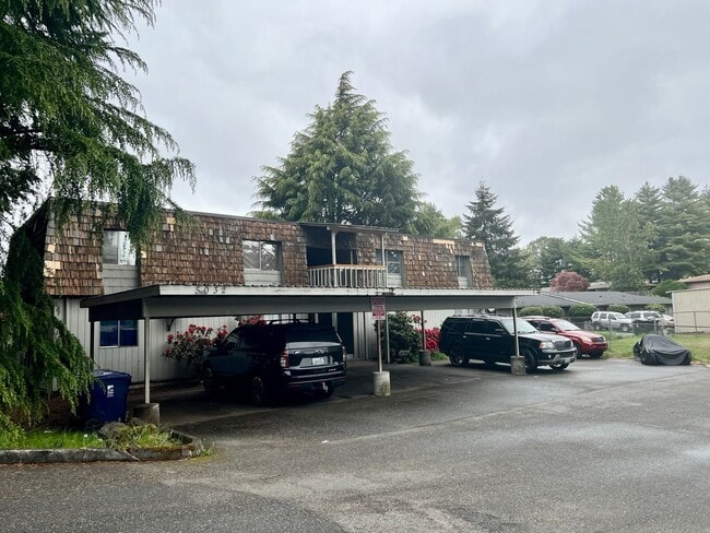 Building Photo - Ground-Level Unit in a Fourplex Near Tacoma Mall