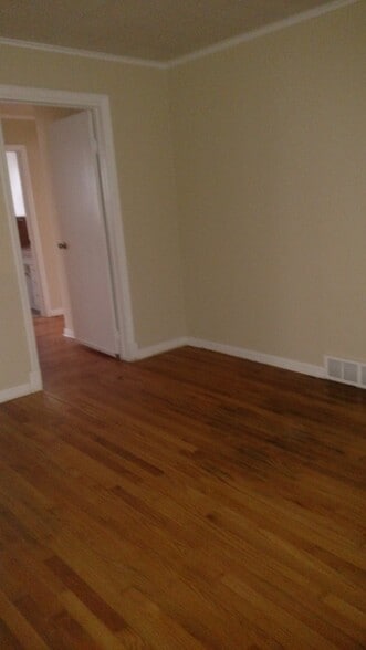 Building Photo - 10415 Crystal Ave