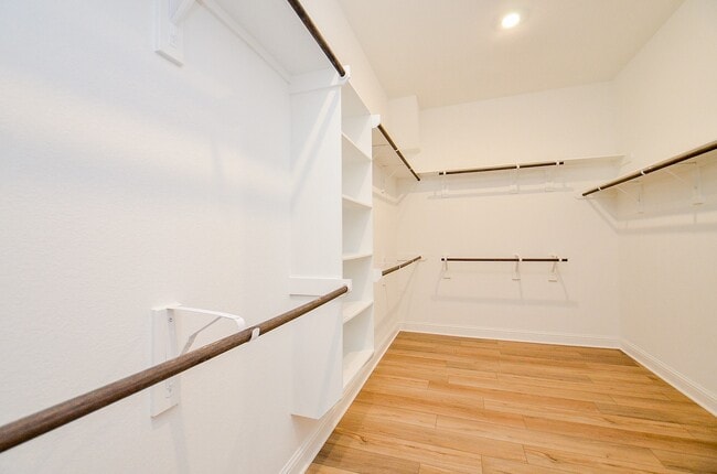 Building Photo - 4827 Avon Ridge Way