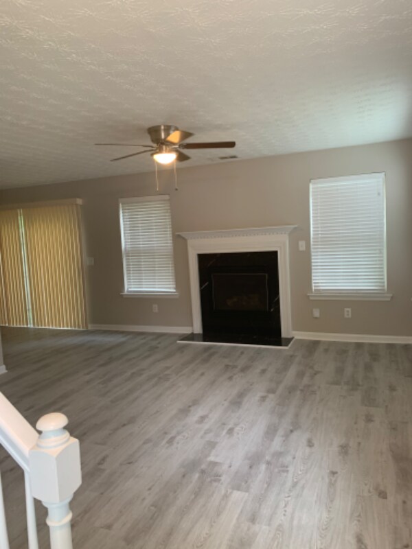 Building Photo - 289 Silver Ridge Dr