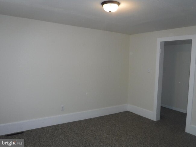 Building Photo - 10051 Dupont Blvd