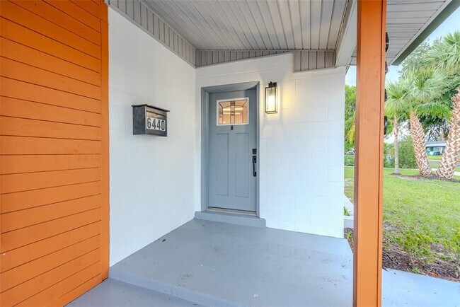 Building Photo - 6440 Greylynne St
