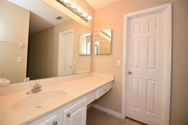 Building Photo - 6 Broadmore Cir