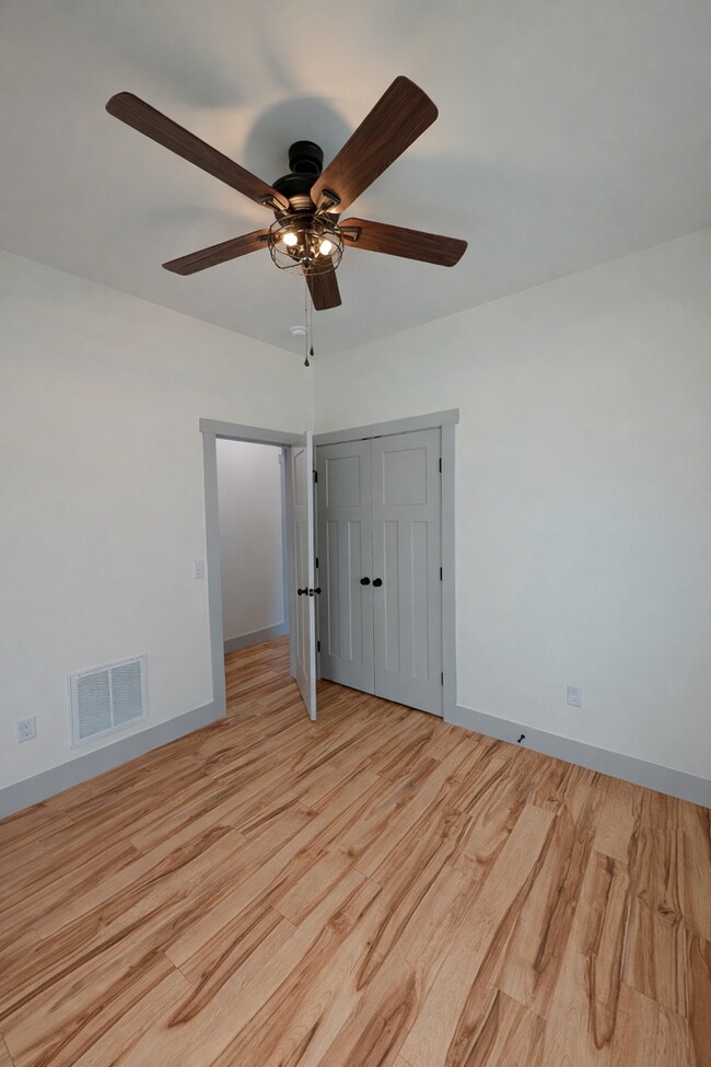 Building Photo - Fairview Rental! - Two Occupants Max