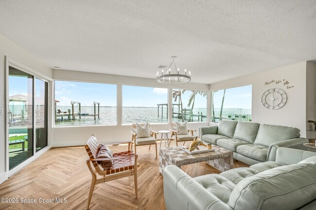 Building Photo - 1110 S Banana River Dr