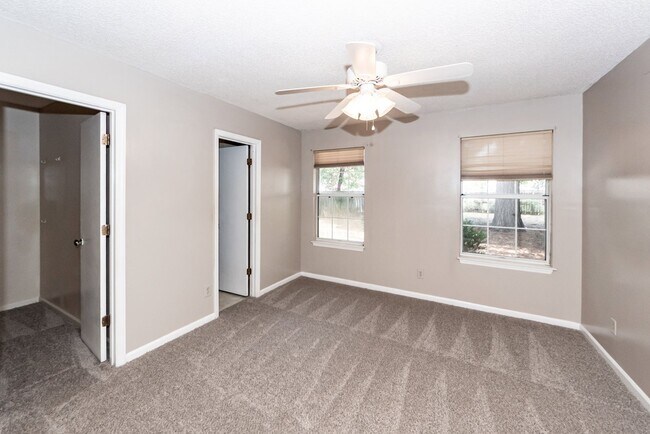 Building Photo - 8408 Battle Forest Dr
