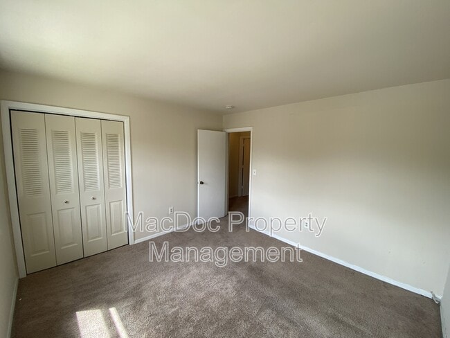 Building Photo - 729 Bellows Ave