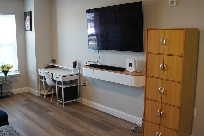 Building Photo - 500 S Center St