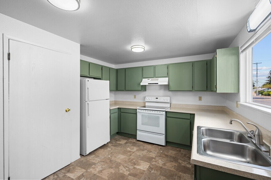 Building Photo - 1601 Norpoint Way NE