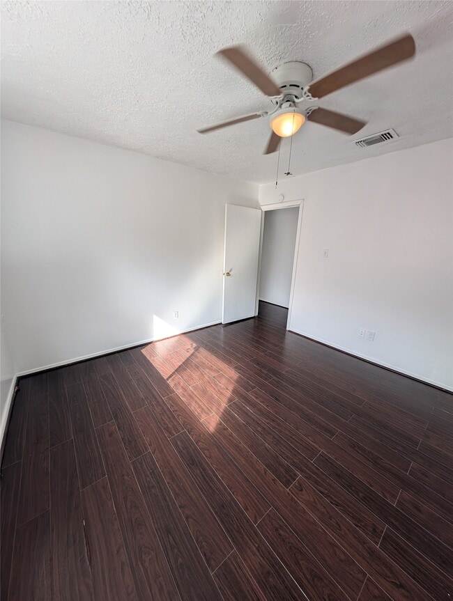 Building Photo - 8703 Collingsdale Rd