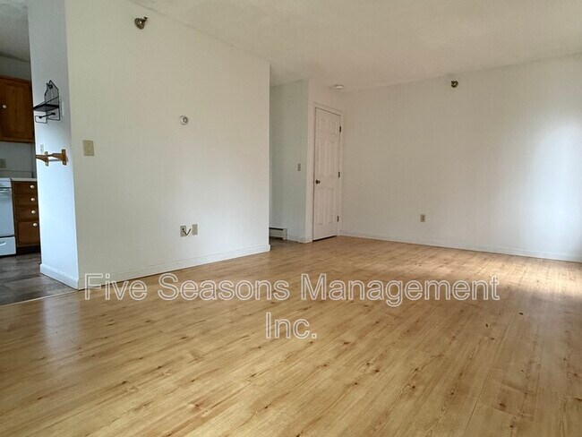 Building Photo - 115 N Winooski Ave