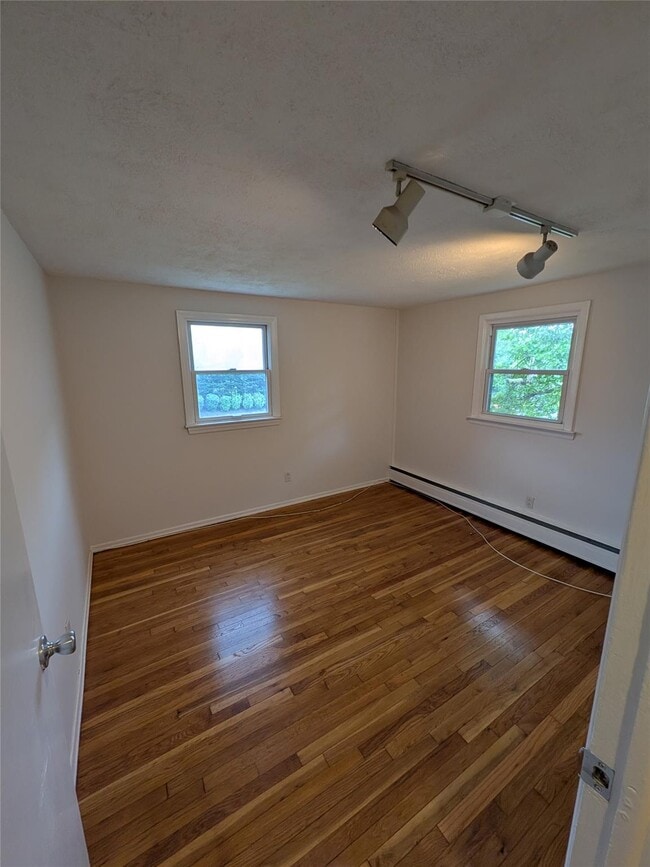 Building Photo - 2 Laurelton St