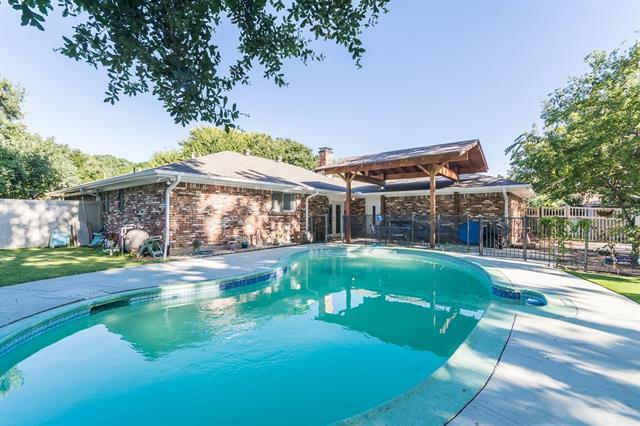 Building Photo - 1001 Valley Creek Dr