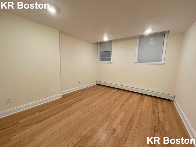 Building Photo - 63 Green St