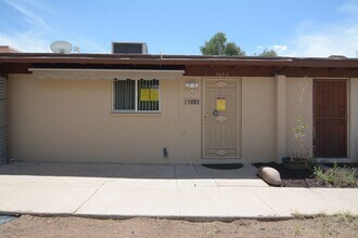 Building Photo - Well Maintained 2 Bedroom 1 Bath Townhouse! East Tucson Location!
