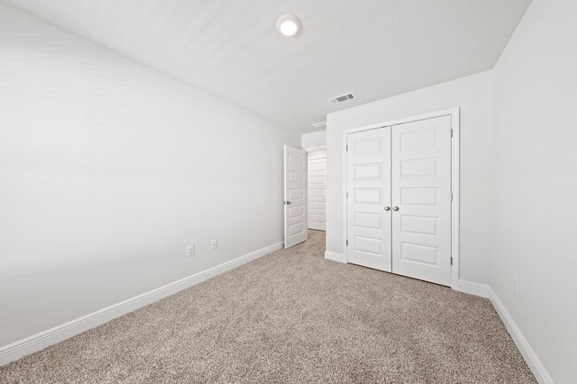 Building Photo - 1027 McLaren Cir