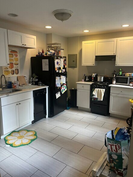 Building Photo - 222 Hanover St