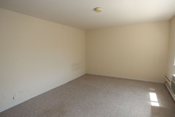Building Photo - 675 W Wrightwood Ave