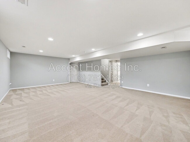 Building Photo - 6034 Sumner Rd