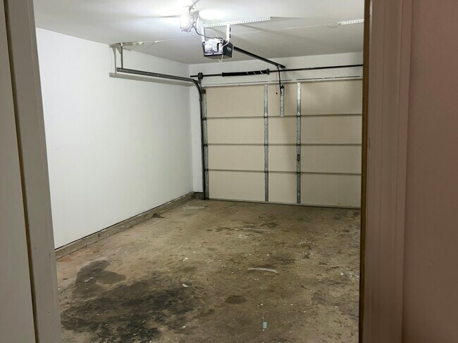Building Photo - 119-121 Michael Avenue, Unit 121