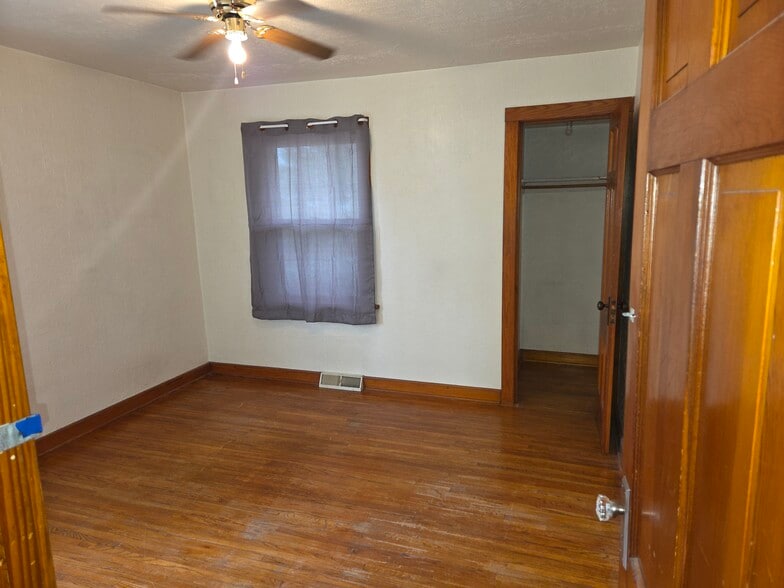 Building Photo - 300 N Hickory St