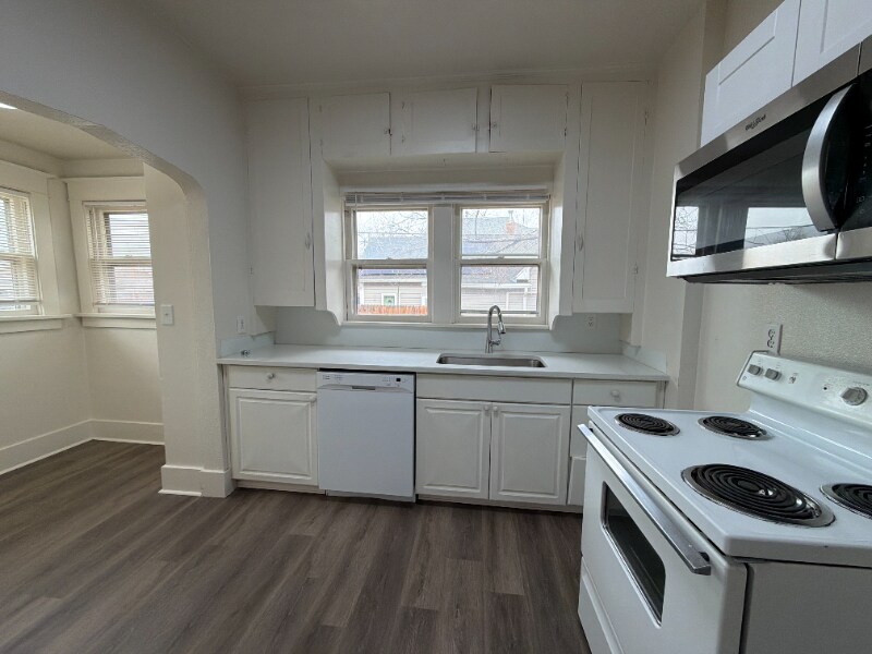 Building Photo - 1123 14th Ave