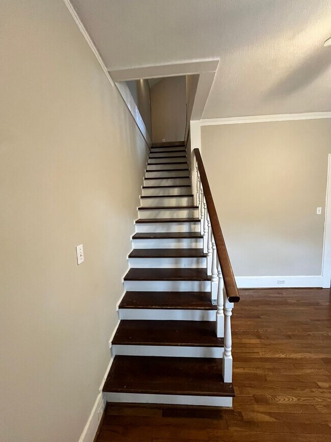 Building Photo - Blending Relaxation & Sophistication to Create the Ideal Place.