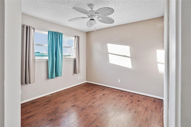 Building Photo - 8416 Seawall Blvd
