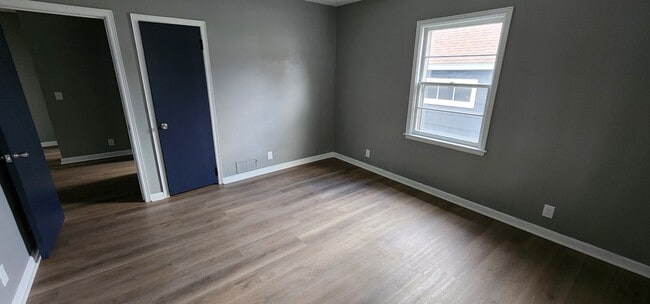 Building Photo - 925 Calvert St