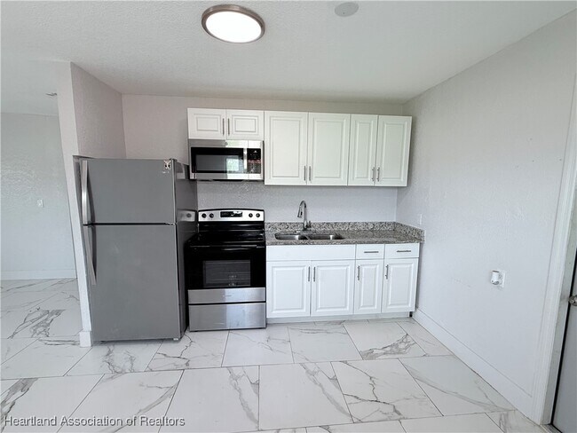 Building Photo - 520 Las Palmas Cir