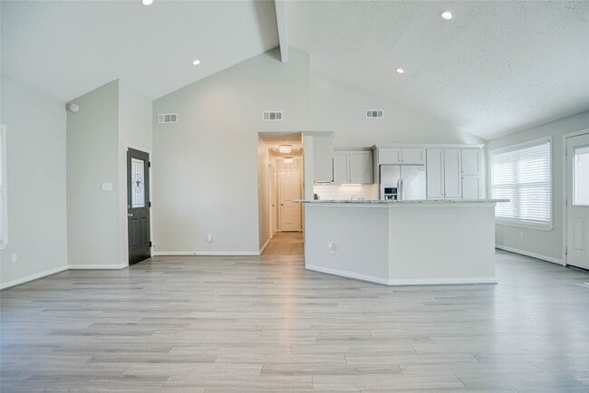 Building Photo - 702 Dixie Dr