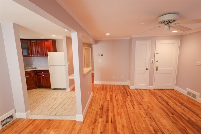 Building Photo - 33 Paragon Rd