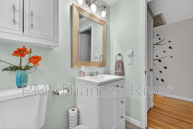 Building Photo - 74 Hurlburt St