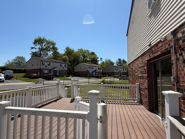 Building Photo - 2 Bed - Aston